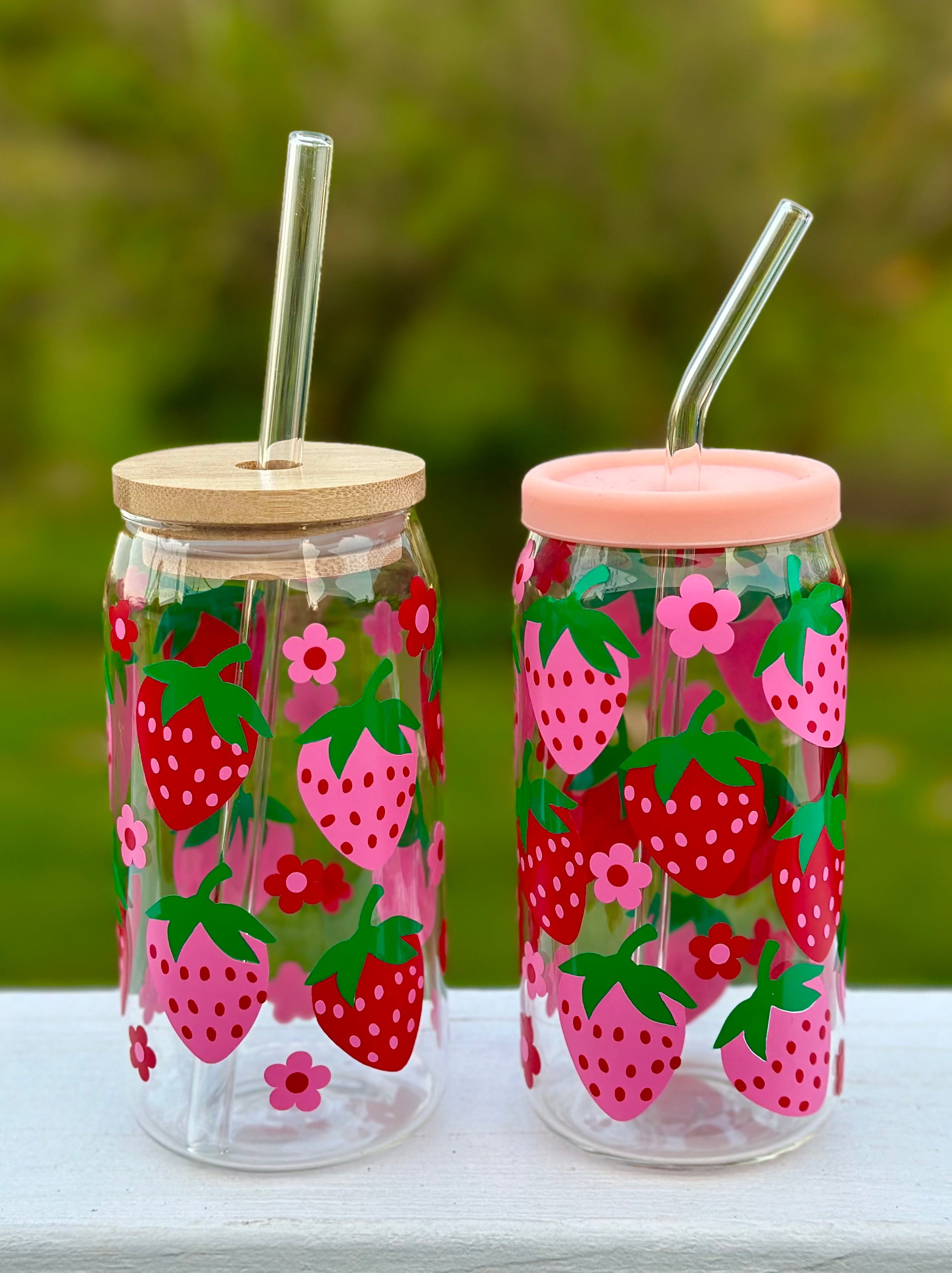 Strawberry Summer Glass Iced Coffee Cup With Bamboo Lid & Glass Straw