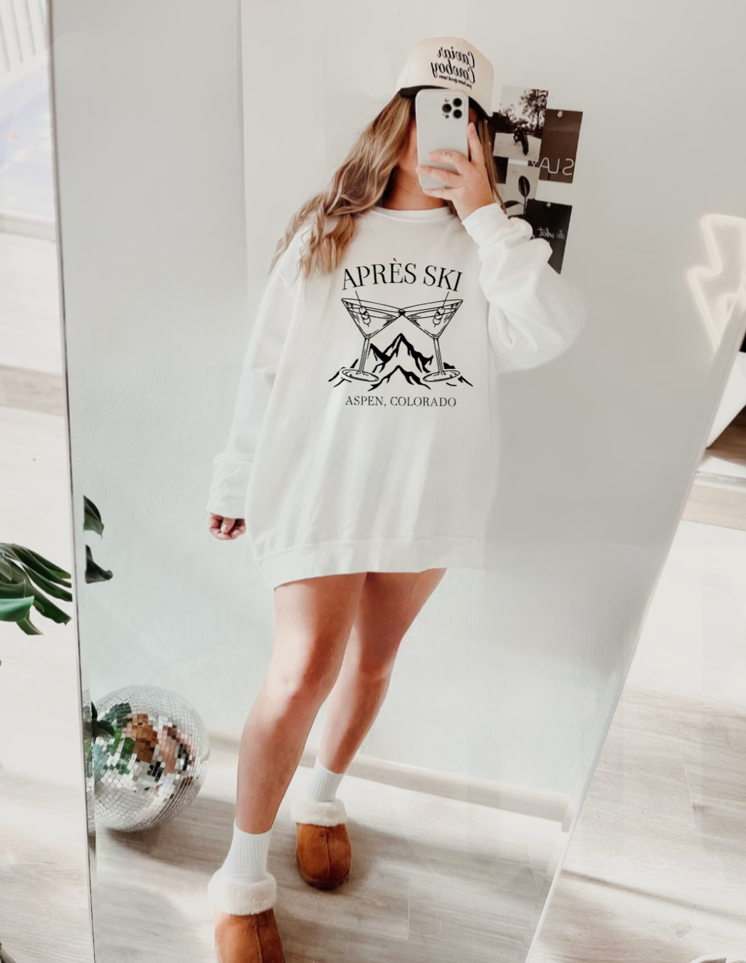 Apres Ski Aspen Colorado White Winter Skiing Crewneck