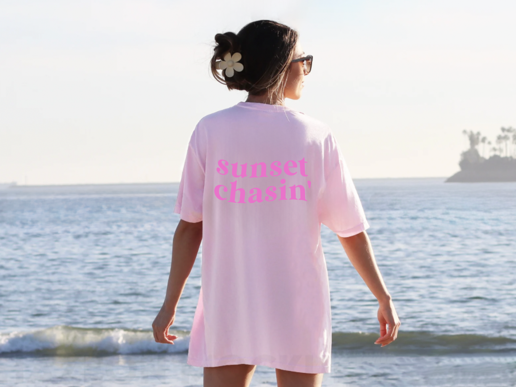 Sunset Chasin' – Oversized Pink Summer T-Shirt | Dreamy Graphic Tee for Beach Days & Golden Hour Lovers