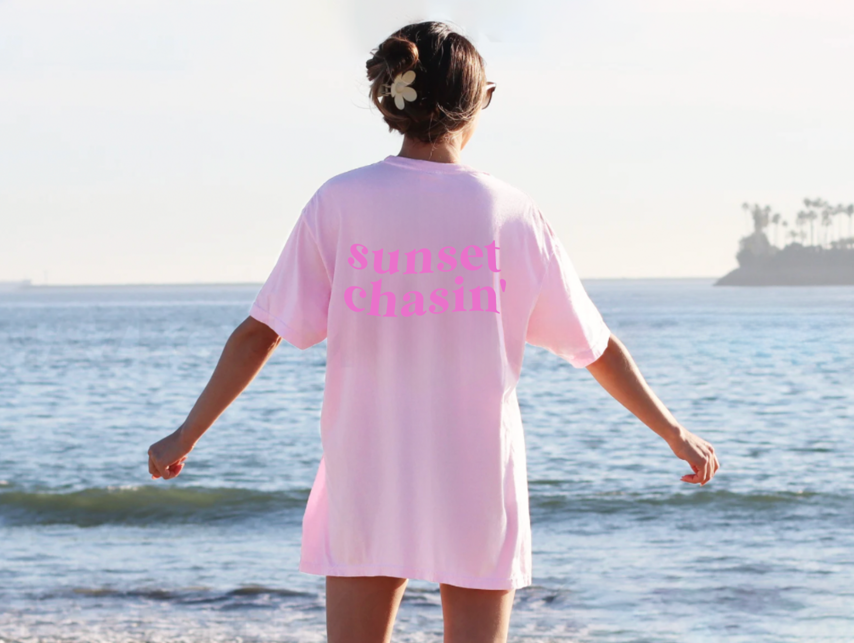 Sunset Chasin' – Oversized Pink Summer T-Shirt | Dreamy Graphic Tee for Beach Days & Golden Hour Lovers