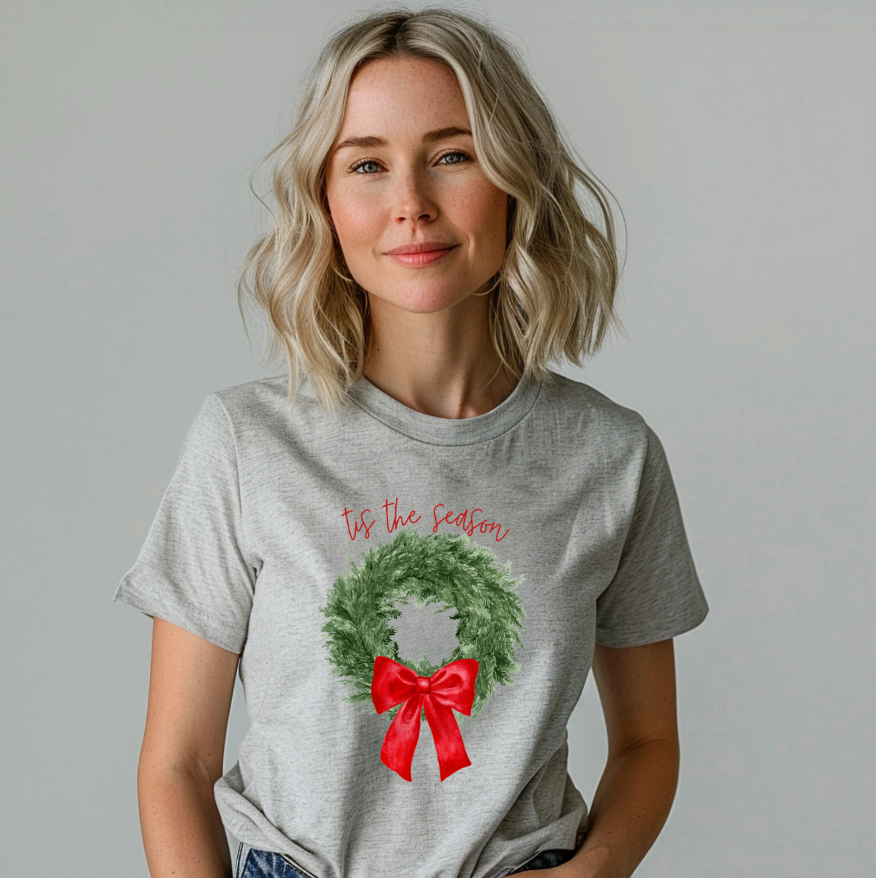 Tis The Season Christmas Wreath Light Grey T-Shirt