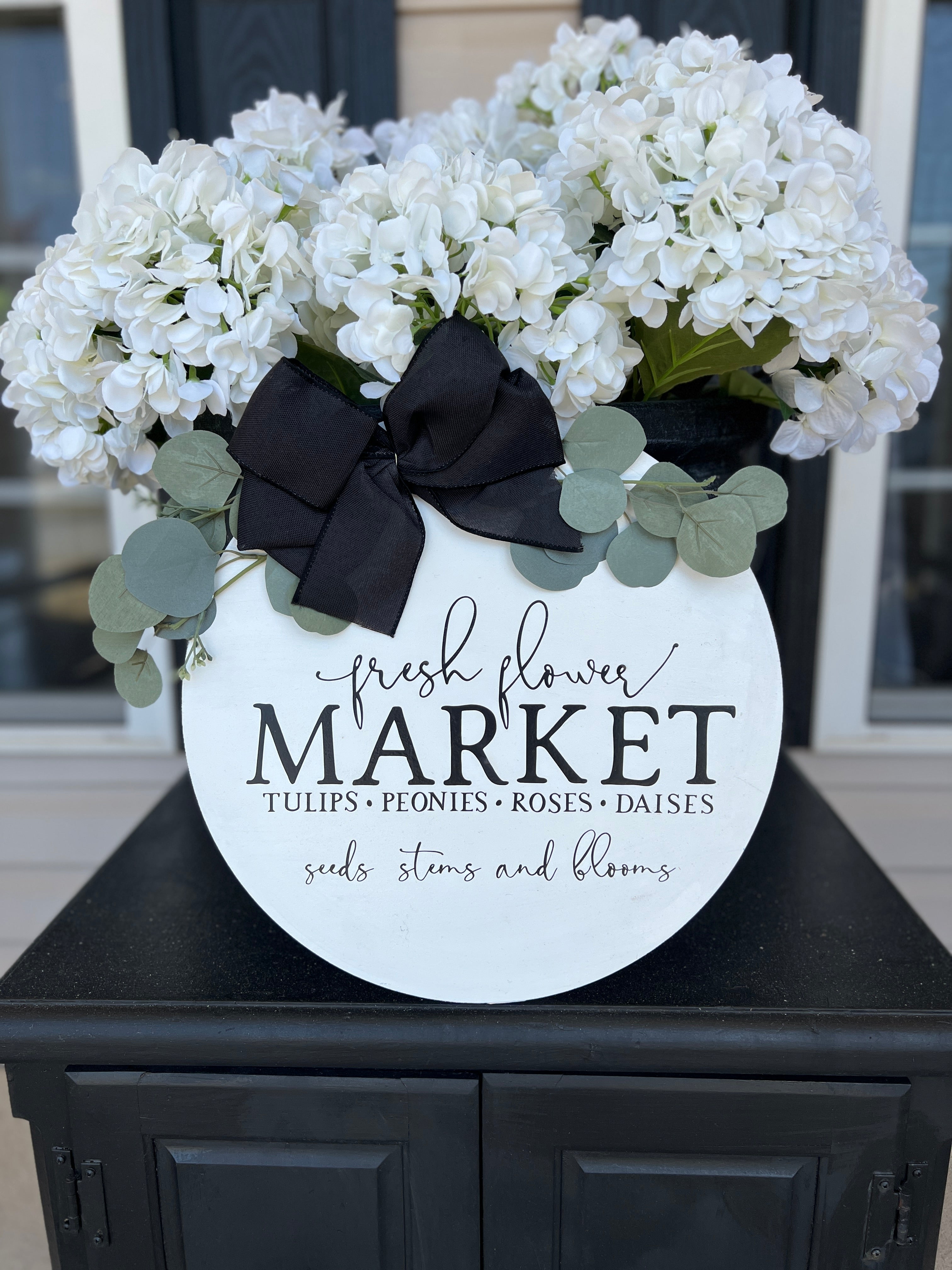 Fresh Flower Market Spring Round Door Sign