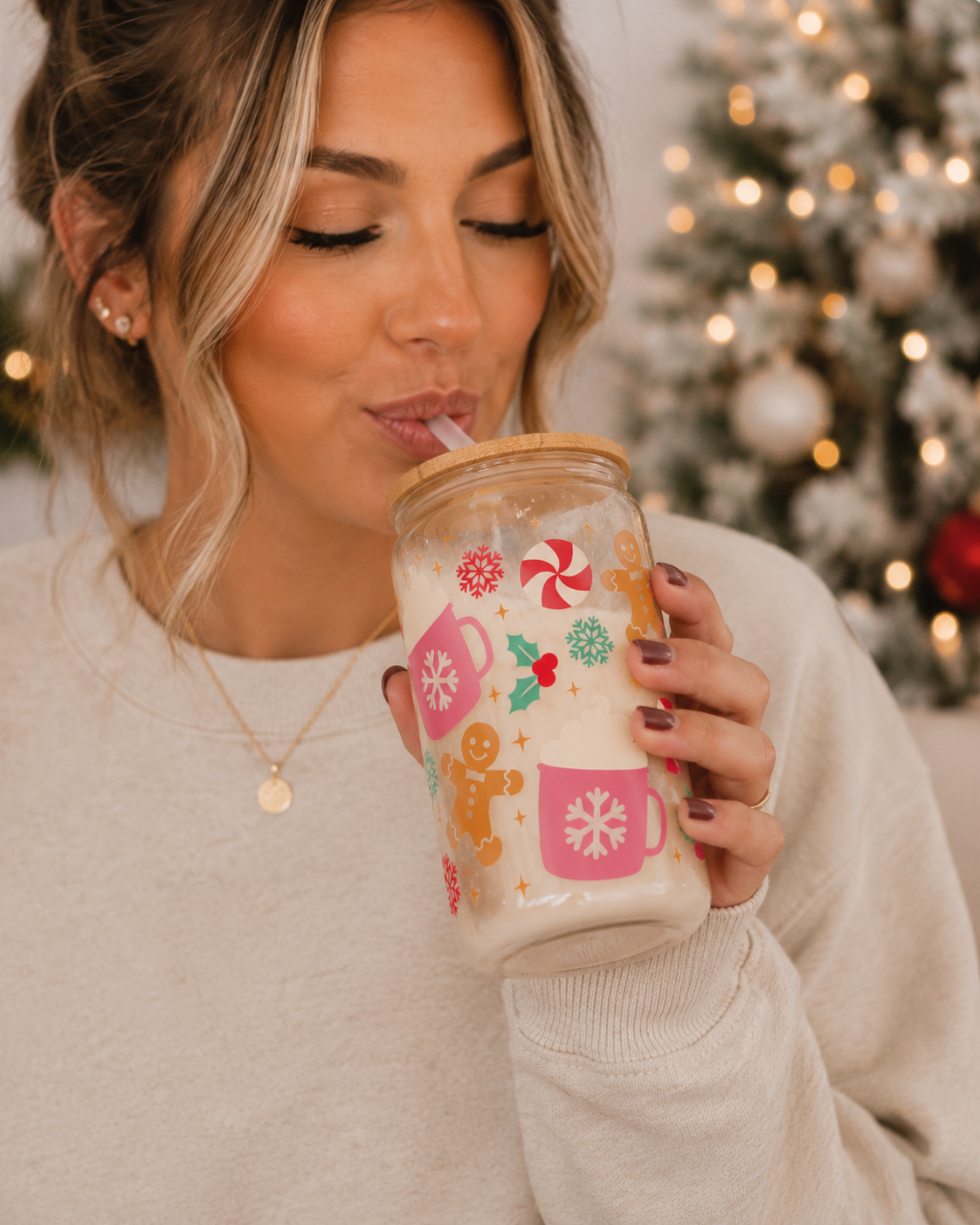 Gingerbread & Peppermint Christmas Glass Cup – Holiday Iced Coffee Cup with Bamboo Lid and Straw